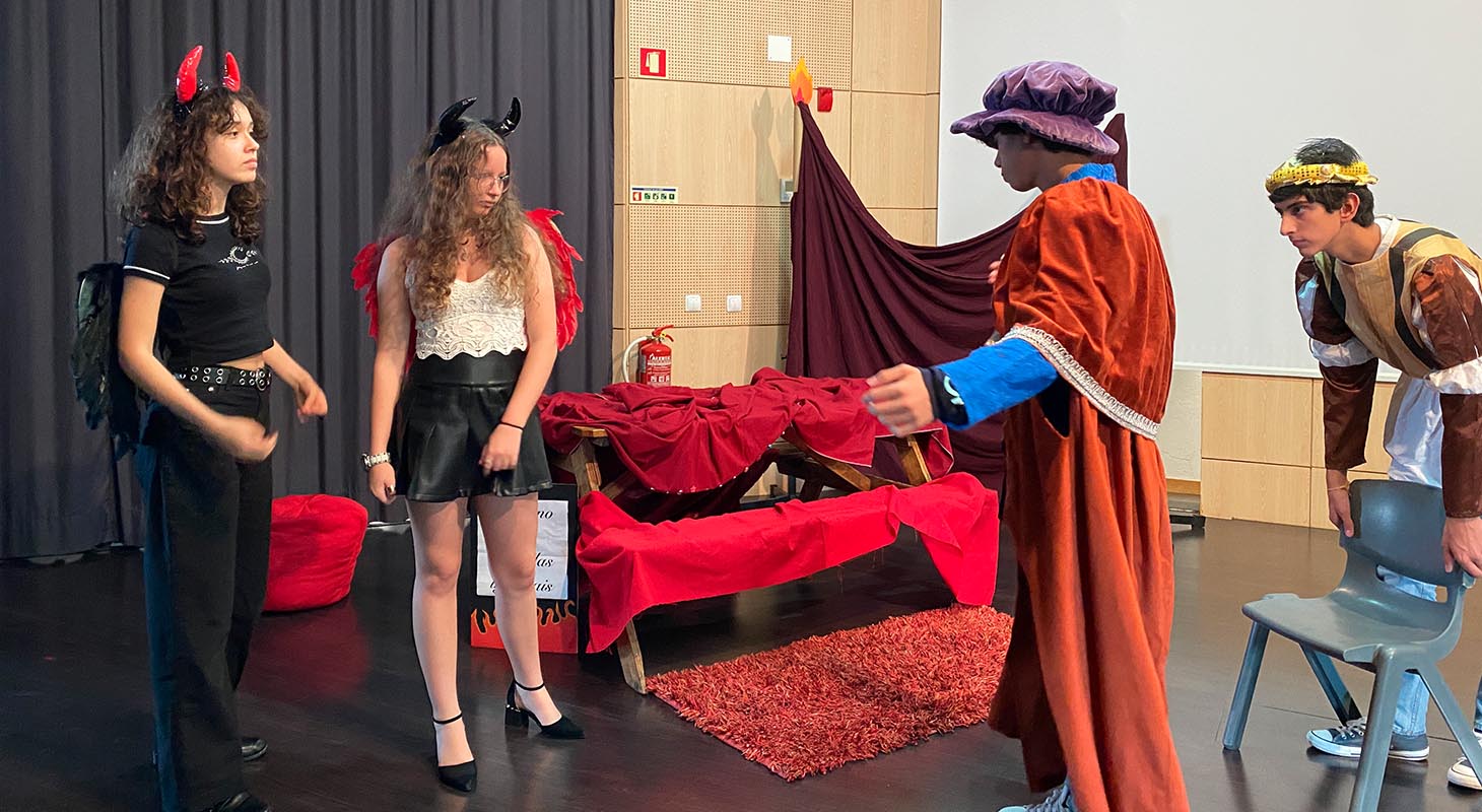 9º ano apresenta “Auto da Barca do Inferno”